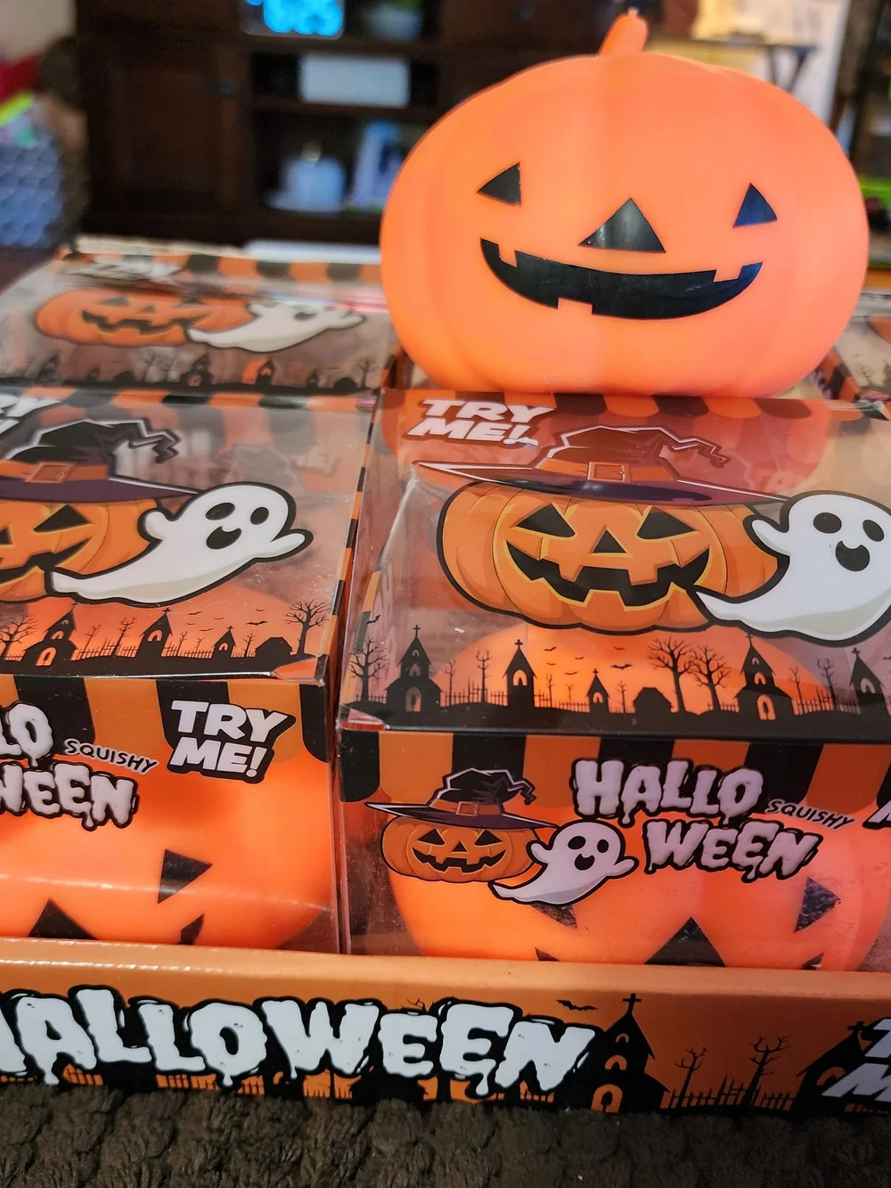 6 HALL0WEEN Pumpkins. NEW
